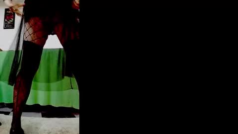 Snapshot of silkylonglegsluv chatting on 20, 11, 2025 Silky Long Legs online show from 20, 11, 2025