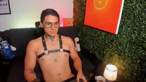 Snapshot of simon_cortes chatting on 25, 7, 2026 Simon Cortes online show from 25, 7, 2026