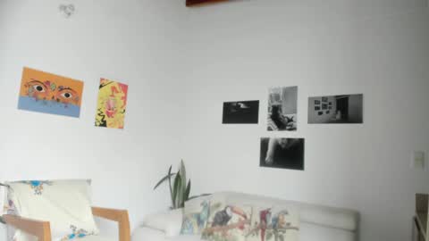 Snapshot of simone_4201 chatting on 4, 1, 2025 Sim. online show from 4, 1, 2025