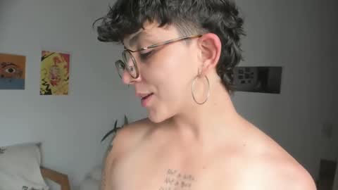 Snapshot of simone_4201 chatting on 4, 1, 2025 Sim. online show from 4, 1, 2025