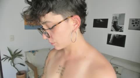 Snapshot of simone_4201 chatting on 7, 1, 2025 Sim. online show from 7, 1, 2025