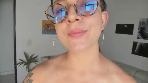 Snapshot of simone_4201 chatting on 8, 1, 2025 Sim. online show from 8, 1, 2025