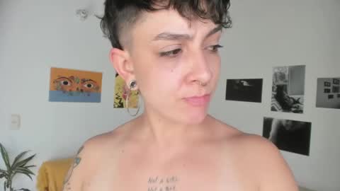 Snapshot of simone_4201 chatting on 11, 1, 2025 Sim. online show from 11, 1, 2025