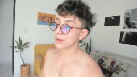 Snapshot of simone_4201 chatting on 18, 1, 2025 Sim. online show from 18, 1, 2025