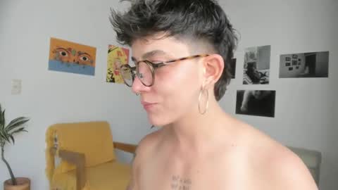 Snapshot of simone_4201 chatting on 20, 1, 2025 Sim. online show from 20, 1, 2025