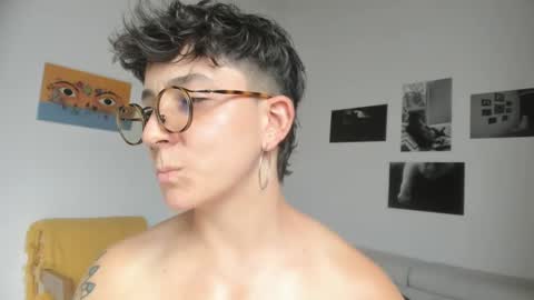 Snapshot of simone_4201 chatting on 20, 1, 2025 Sim. online show from 20, 1, 2025