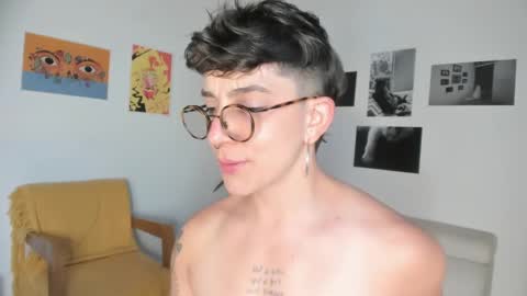 Snapshot of simone_4201 chatting on 30, 1, 2025 Sim. online show from 30, 1, 2025