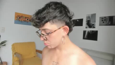 Snapshot of simone_4201 chatting on 3, 2, 2025 Sim. online show from 3, 2, 2025