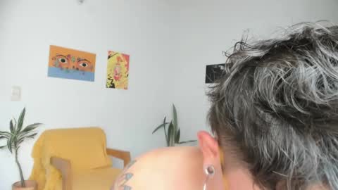 Snapshot of simone_4201 chatting on 4, 2, 2025 Sim. online show from 4, 2, 2025