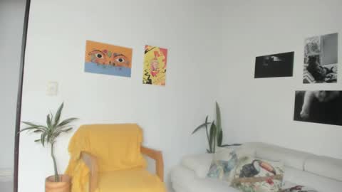 Snapshot of simone_4201 chatting on 5, 2, 2025 Sim. online show from 5, 2, 2025