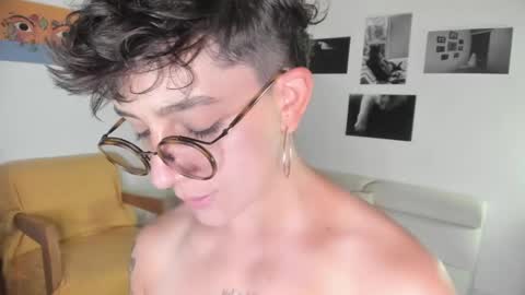 Snapshot of simone_4201 chatting on 7, 2, 2025 Sim. online show from 7, 2, 2025