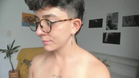 Snapshot of simone_4201 chatting on 8, 2, 2025 Sim. online show from 8, 2, 2025