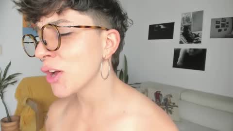 Snapshot of simone_4201 chatting on 10, 2, 2025 Sim. online show from 10, 2, 2025