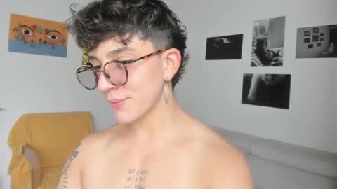 Snapshot of simone_4201 chatting on 12, 2, 2025 Sim. online show from 12, 2, 2025