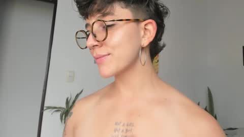 Snapshot of simone_4201 chatting on 12, 2, 2025 Sim. online show from 12, 2, 2025