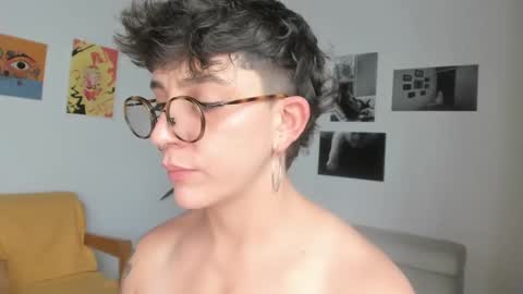 Snapshot of simone_4201 chatting on 14, 2, 2025 Sim. online show from 14, 2, 2025