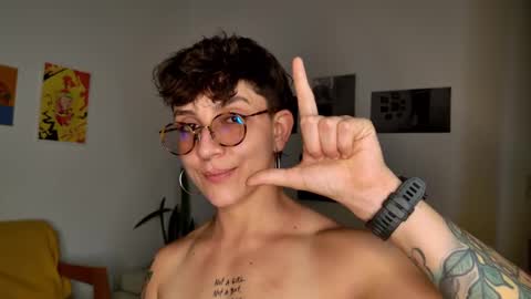 Snapshot of simone_4201 chatting on 17, 2, 2025 Sim. online show from 17, 2, 2025