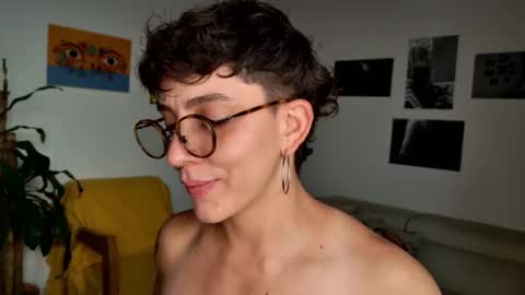 Snapshot of simone_4201 chatting on 18, 2, 2025 Sim. online show from 18, 2, 2025