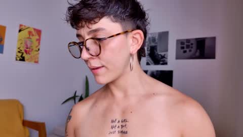 Snapshot of simone_4201 chatting on 20, 2, 2025 Sim. online show from 20, 2, 2025