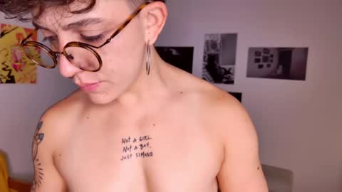 Snapshot of simone_4201 chatting on 1, 3, 2025 Sim. online show from 1, 3, 2025