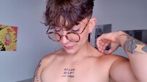 Snapshot of simone_4201 chatting on 16, 9, 2025 Sim. online show from 16, 9, 2025