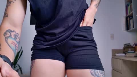 Snapshot of simone_4201 chatting on 5, 10, 2025 Sim. online show from 5, 10, 2025