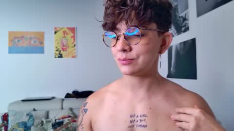 Snapshot of simone_4201 chatting on 9, 10, 2025 Sim. online show from 9, 10, 2025