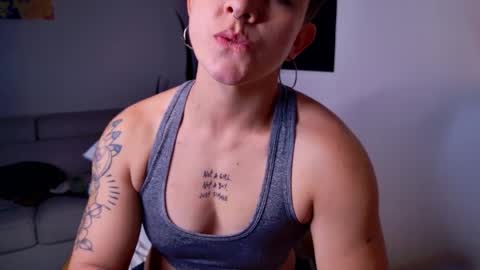 Snapshot of simone_4201 chatting on 10, 10, 2025 Sim. online show from 10, 10, 2025