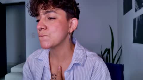 Snapshot of simone_4201 chatting on 19, 10, 2025 Sim. online show from 19, 10, 2025