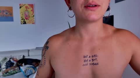 Snapshot of simone_4201 chatting on 24, 10, 2025 Sim. online show from 24, 10, 2025