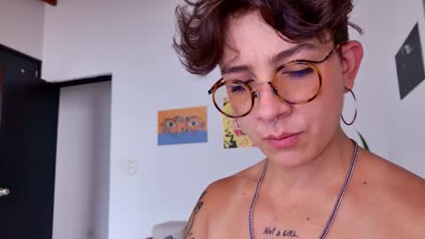 Snapshot of simone_4201 chatting on 26, 10, 2025 Sim. online show from 26, 10, 2025