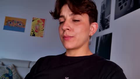 Snapshot of simone_4201 chatting on 27, 10, 2025 Sim. online show from 27, 10, 2025