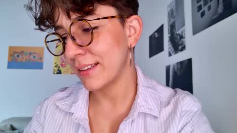 Snapshot of simone_4201 chatting on 28, 10, 2025 Sim. online show from 28, 10, 2025