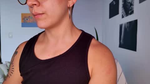 Snapshot of simone_4201 chatting on 29, 10, 2025 Sim. online show from 29, 10, 2025