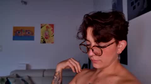 Snapshot of simone_4201 chatting on 31, 10, 2025 Sim. online show from 31, 10, 2025