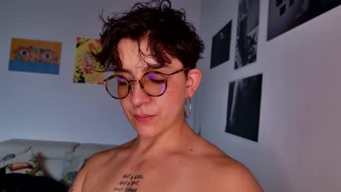 Snapshot of simone_4201 chatting on 3, 11, 2025 Sim. online show from 3, 11, 2025