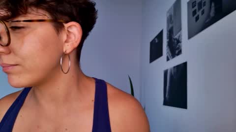 Snapshot of simone_4201 chatting on 7, 11, 2025 Sim. online show from 7, 11, 2025