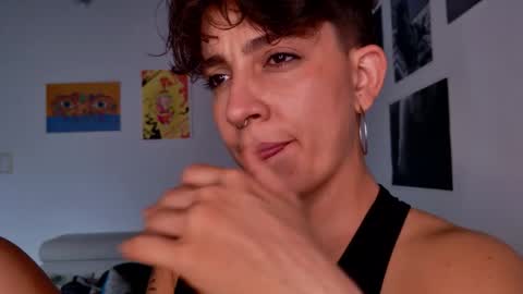 Snapshot of simone_4201 chatting on 12, 11, 2025 Sim. online show from 12, 11, 2025