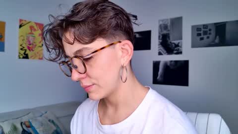 Snapshot of simone_4201 chatting on 17, 11, 2025 Sim. online show from 17, 11, 2025