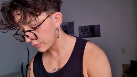 Snapshot of simone_4201 chatting on 19, 11, 2025 Sim. online show from 19, 11, 2025