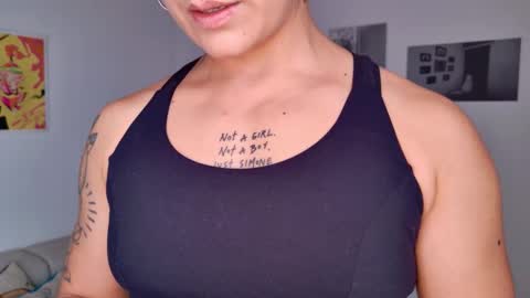 Snapshot of simone_4201 chatting on 22, 11, 2025 Sim. online show from 22, 11, 2025