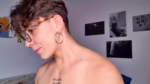 Snapshot of simone_4201 chatting on 24, 11, 2025 Sim. online show from 24, 11, 2025