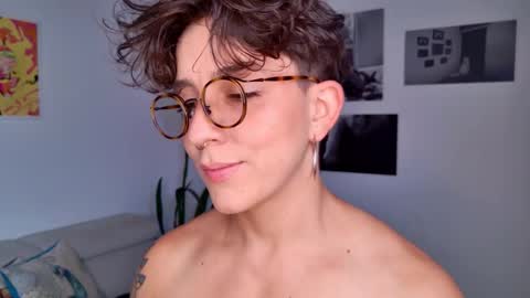 Snapshot of simone_4201 chatting on 25, 11, 2025 Sim. online show from 25, 11, 2025