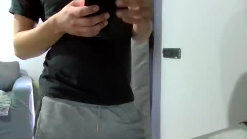 Snapshot of simoninside25 chatting on 28, 9, 2025 simoninside25 online show from 28, 9, 2025