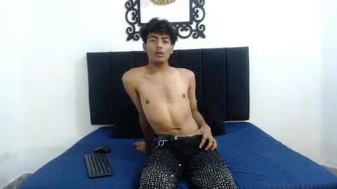 Snapshot of sinboy_ chatting on 24, 4, 2026 online show from 24, 4, 2026