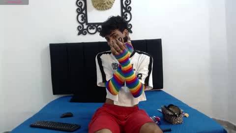 Snapshot of sinboy_ chatting on 28, 4, 2026 online show from 28, 4, 2026