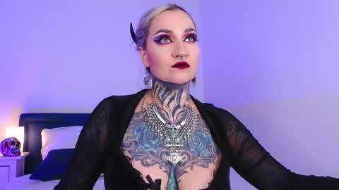 Snapshot of sindeleros chatting on 15, 10, 2025 Ms. Sindel online show from 15, 10, 2025