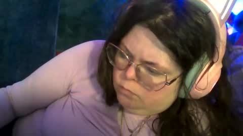 Snapshot of siofra chatting on 6, 11, 2025 Siofra online show from 6, 11, 2025