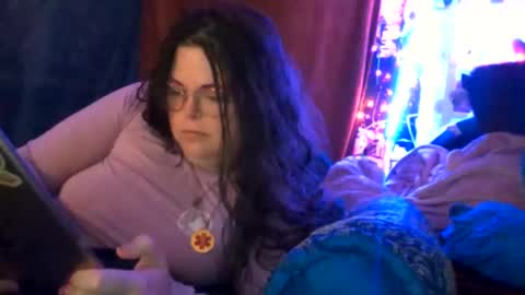 Snapshot of siofra chatting on 7, 11, 2025 Siofra online show from 7, 11, 2025