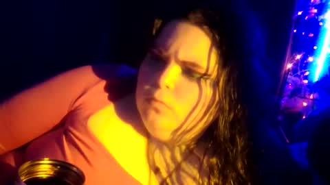 Snapshot of siofra chatting on 14, 11, 2025 Siofra online show from 14, 11, 2025